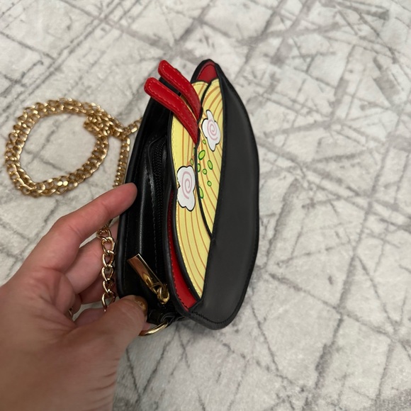 Kitsch Ramen Bowl Crossbody | Foodie Novelty Purse with Gold Chain - Picture 3 of 5